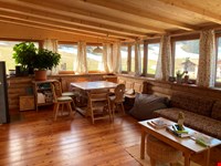Hausanteil mit Veranda, Terrasse und unverbautem Blick auf die Berge. 4