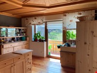 Hausanteil mit Veranda, Terrasse und unverbautem Blick auf die Berge. 6