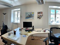Praktisches und hochwertiges Büro oder Praxis in Auer zu vermieten. 3