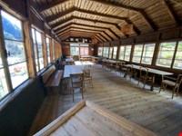 Restaurant mit 2 Wohnungen zu verkaufen 1