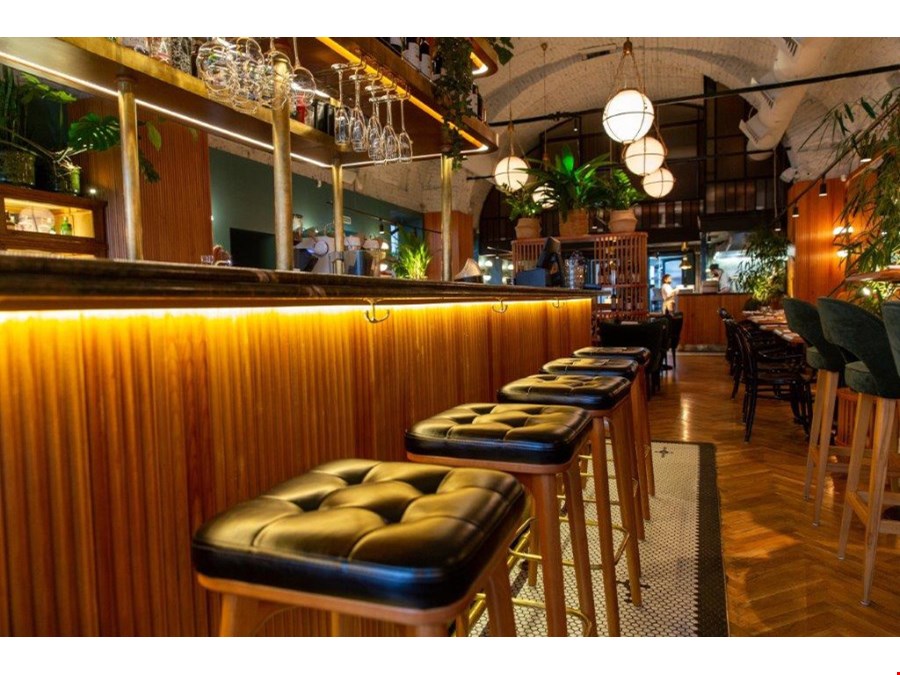 Verpachtete Bar-Bistro mit Terrasse zu verkaufen Verpachtete Bar-Bistro mit Terrasse zu verkaufen