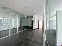 Modernes Betriebsgebäude 5