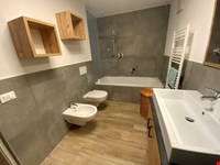 Kreative Fünfzimmerwohnung mit idyllischem Garten zu verkaufen. 5
