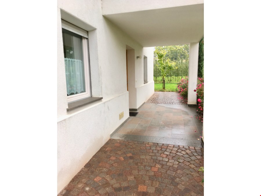 Schöne gepflegte 2-Zimmerwohnung mit Terrasse u Parkplatz zu vermieten
