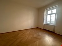 Nr. 1: Attraktive Büro- oder Praxisflächen in Meran zu vermieten! 2