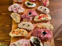 *Charmes-Weinstube im Herzen von Bozen* 2