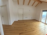 Erstbezug: Traumhafte Dreizimmerwohnung im Dachgeschoss 4