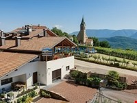 Exklusives Mehrfamilienhaus mit vier Wohneinheiten und Obstbau 1