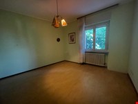 Freistehendes großes sanierungsbedürftiges Haus zu verkaufen 4