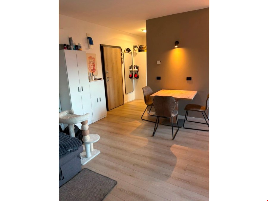 2 - Zimmer mit Balkon zu vermieten