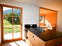 Dreizimmerwohnung mit Garten in Prags 3