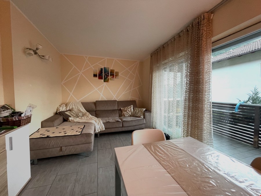 Sonnenhelle Dreizimmerwohnung mit Terrasse und Doppelgarage