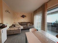 Sonnenhelle Dreizimmerwohnung mit Terrasse und Doppelgarage 1
