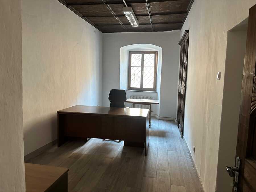 Bürolokal im historischen Stadtzentrum von Sterzing zu vermieten 2