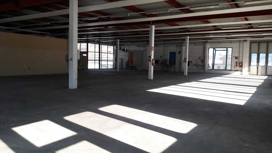 Funktionale Hallenfläche mit Auffahrrampe zu verkaufen