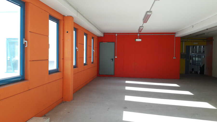 Funktionale Hallenfläche mit Auffahrrampe zu verkaufen 2