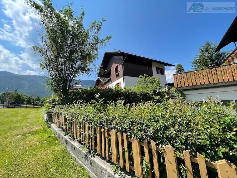 Alleinstehendes Haus mit großem Garten und Blick auf den Kronplatz 4