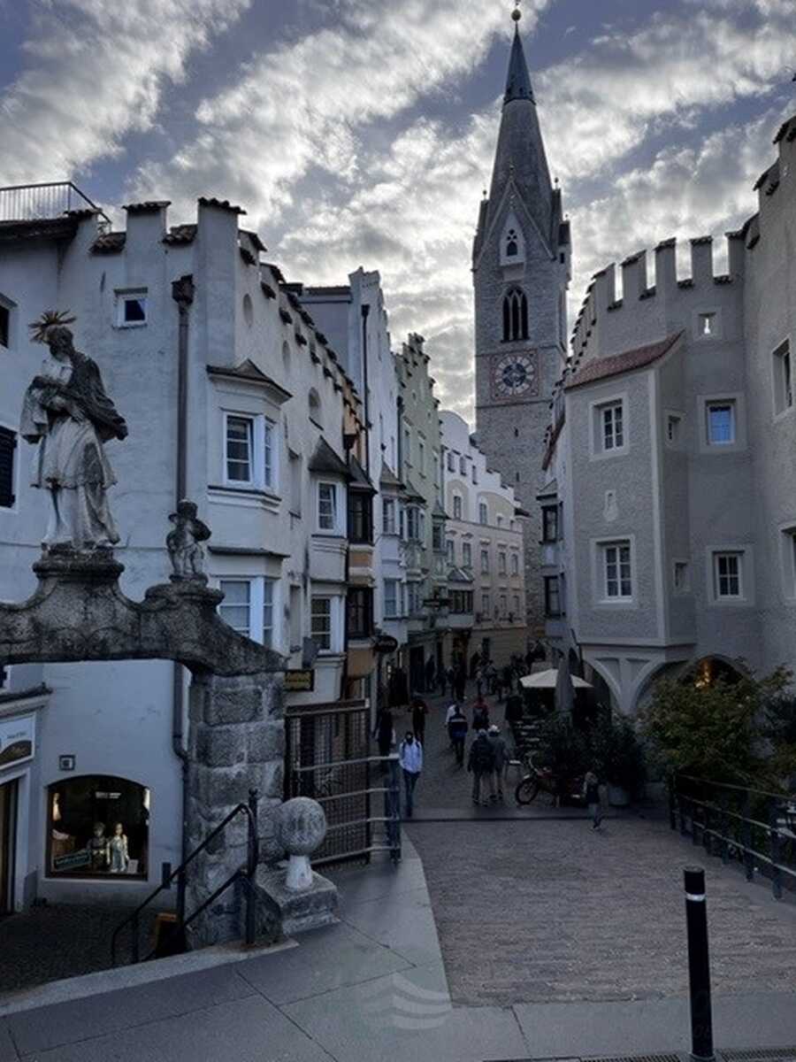 Vermietetes Geschäftslokal in TOP-Lage in Brixen