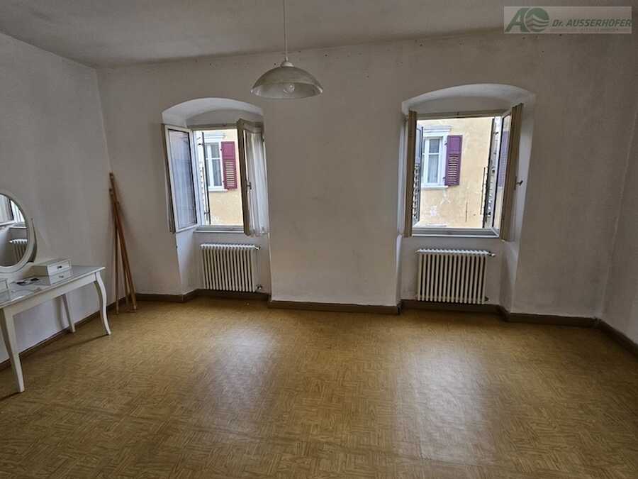 Dreizimmerwohung in denkmalgeschützen Gebäude mit Potential im Dorfz