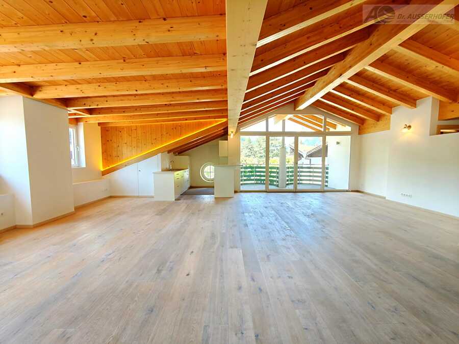 Elegante und hochwertige Penthouse-Wohnung mit Sonnenterrasse und Logg 2