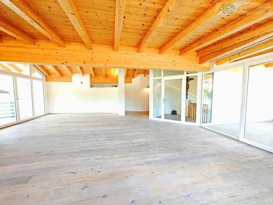 Elegante und hochwertige Penthouse-Wohnung mit Sonnenterrasse und Logg 3