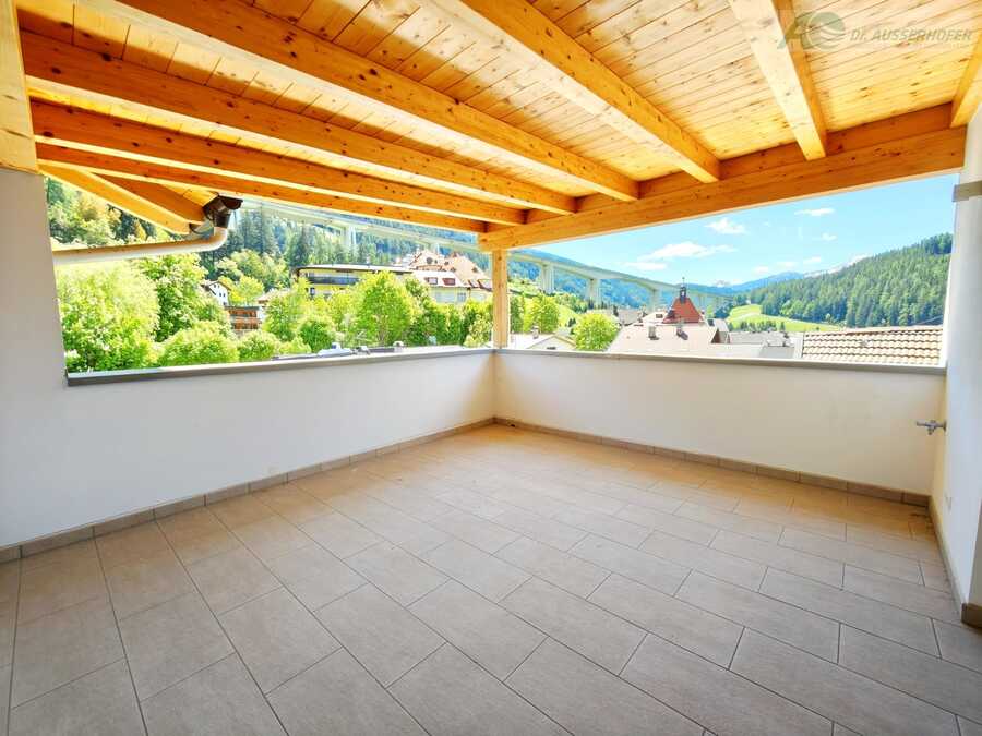 Elegante und hochwertige Penthouse-Wohnung mit Sonnenterrasse und Logg 8