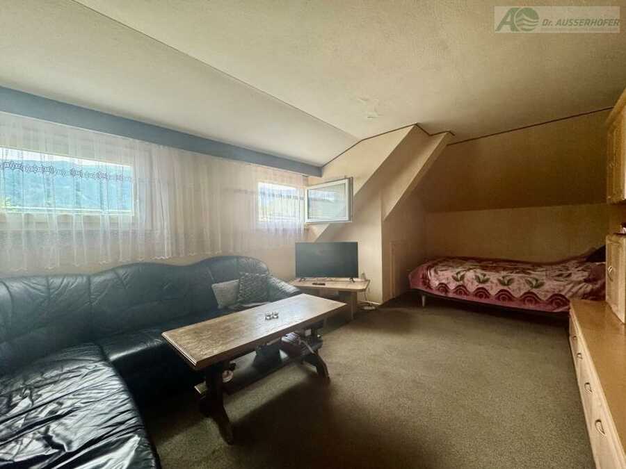 Dreizimmerwohnung im Dachgeschoss mit Potenzial in ruhiger Lage von Br 2