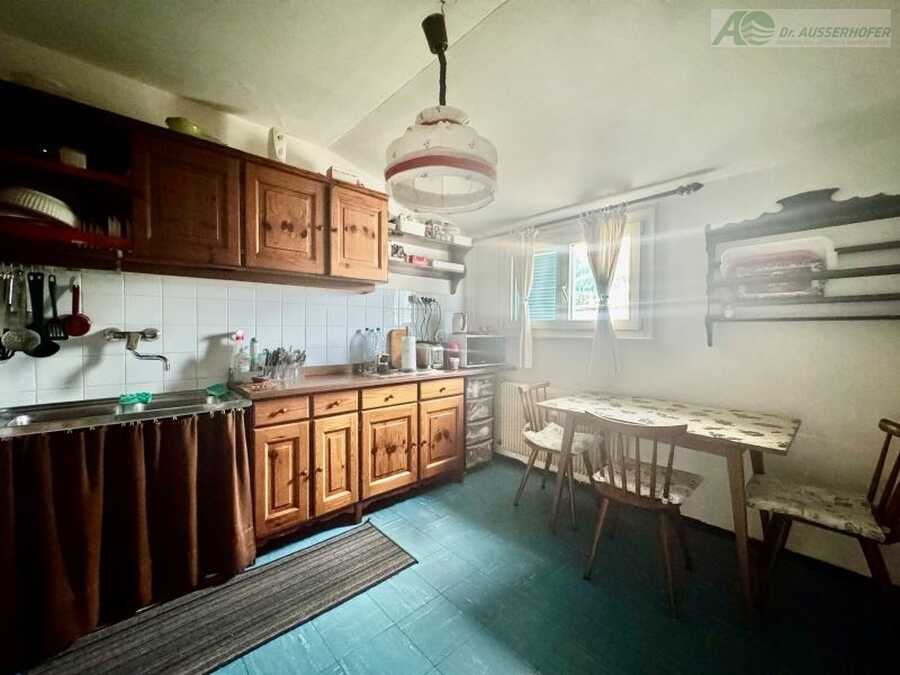 Dreizimmerwohnung im Dachgeschoss mit Potenzial in ruhiger Lage von Br 3