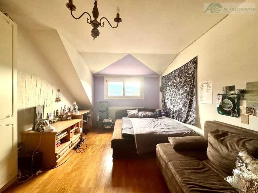 Dreizimmerwohnung im Dachgeschoss mit Potenzial in ruhiger Lage von Br 5