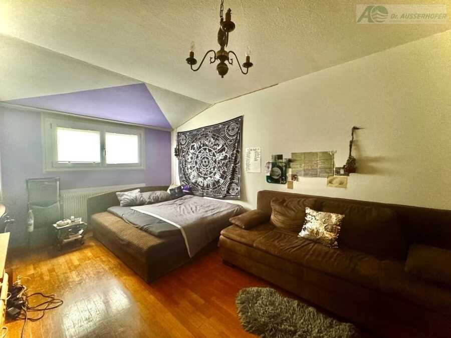 Dreizimmerwohnung im Dachgeschoss mit Potenzial in ruhiger Lage von Br 6