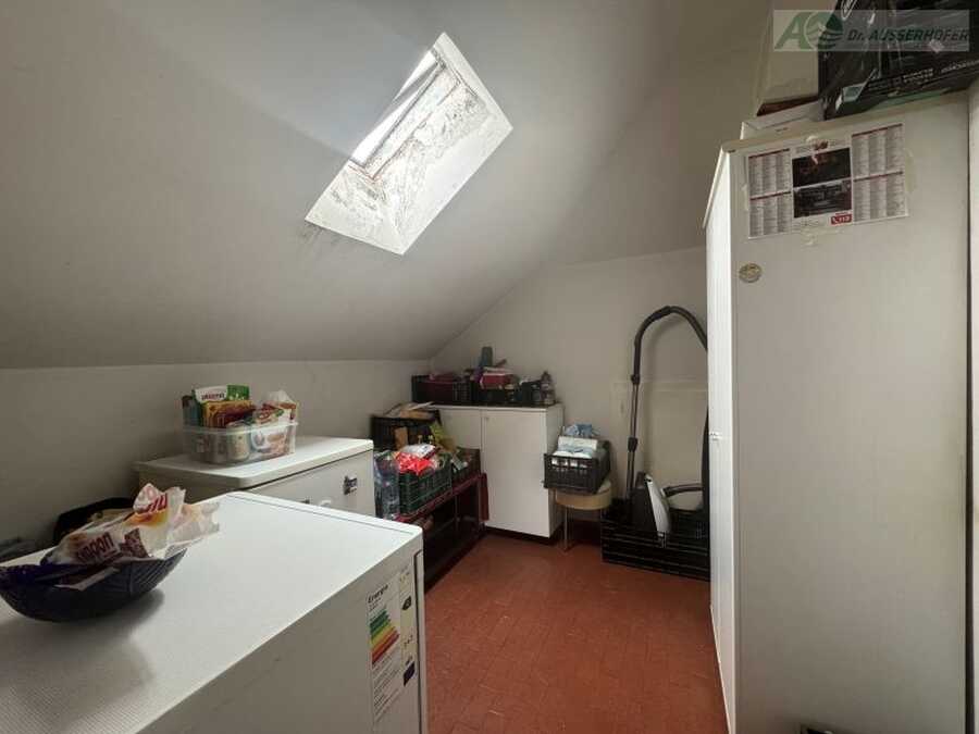 Dreizimmerwohnung im Dachgeschoss mit Potenzial in ruhiger Lage von Br 7