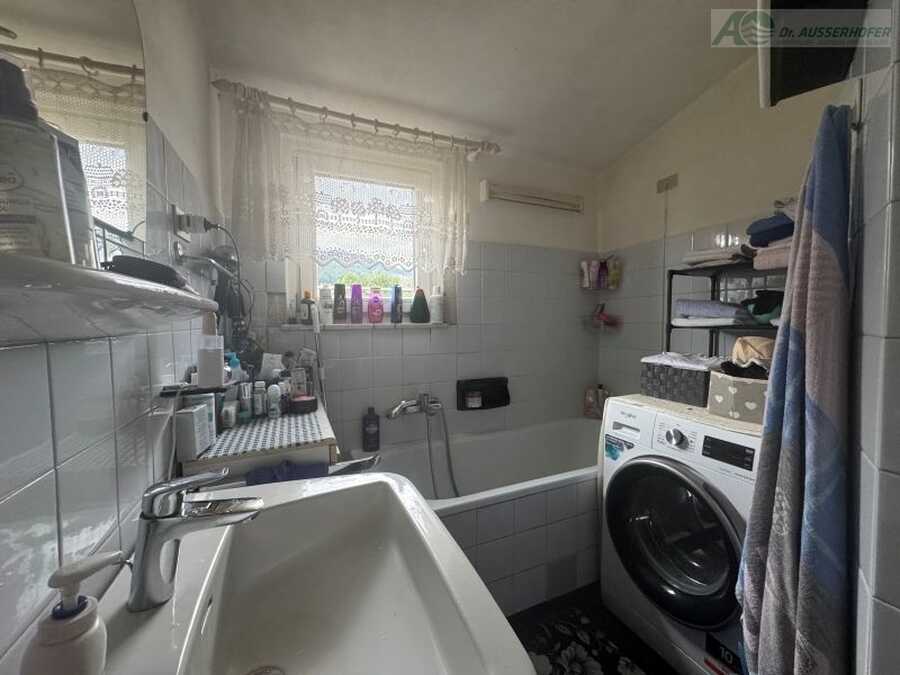 Dreizimmerwohnung im Dachgeschoss mit Potenzial in ruhiger Lage von Br 8