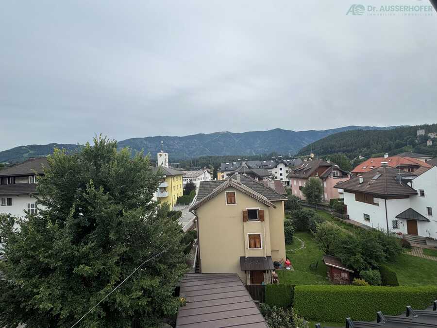 Dreizimmerwohnung im Dachgeschoss mit Potenzial in ruhiger Lage von Br 10