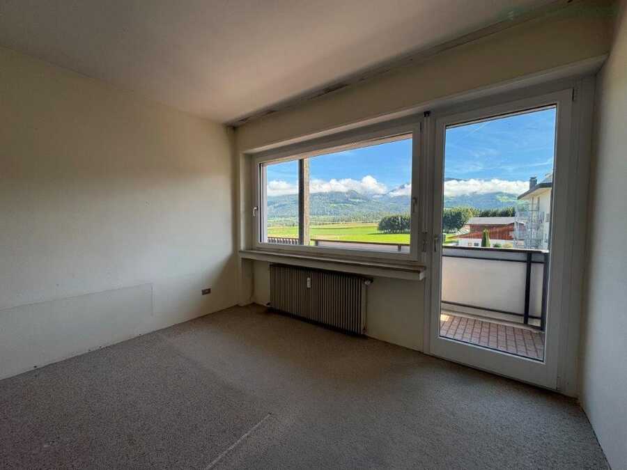 Dreizimmerwohnung im letzten Stock mit Blick ins Grüne in zentraler L 2