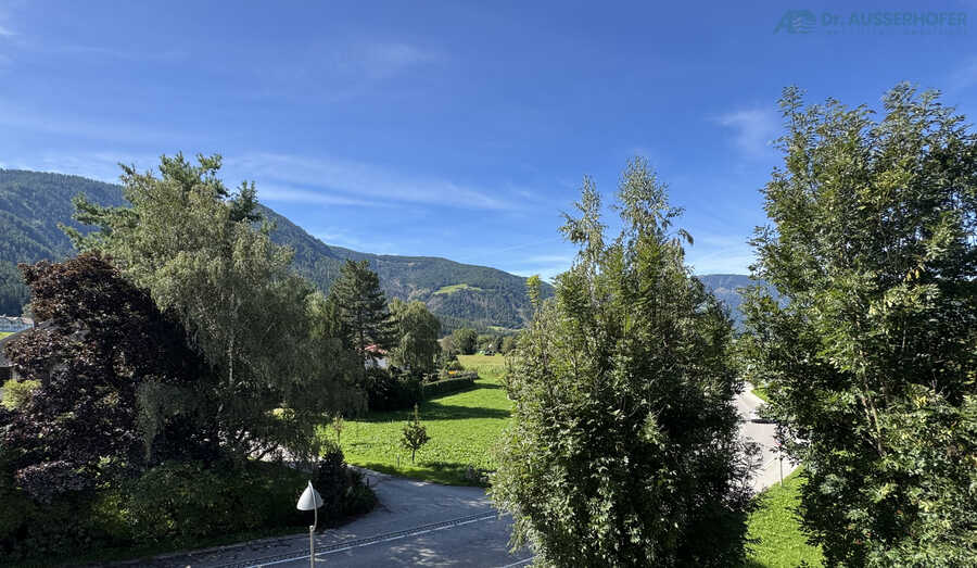 Zweizimmerwohnung im letzten Stock mit freiem Blick in zentraler Lage  3