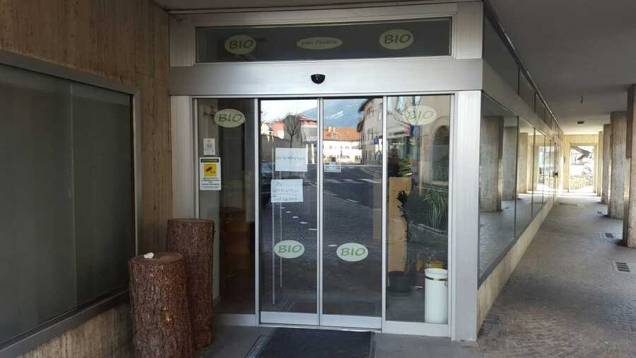 Latsch - Großes Geschäftslokal in zentraler Lage zu vermieten 3