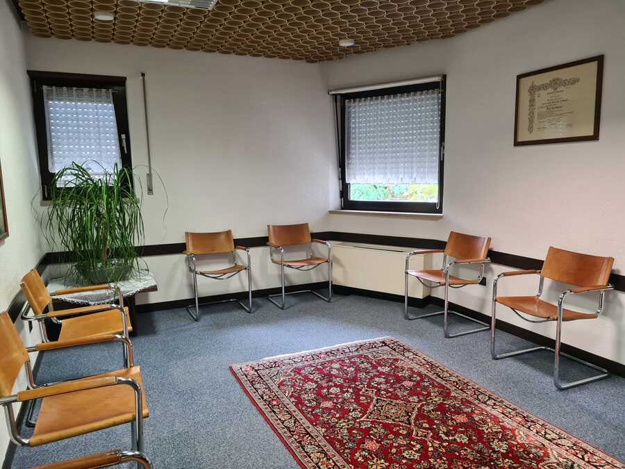 Große helle Praxis, Büro, Studio zu vermieten