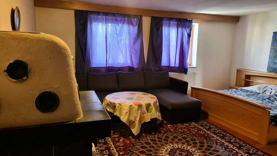 Renovierungsbedürftige Haushälfte mit 3 Wohneinheiten 5