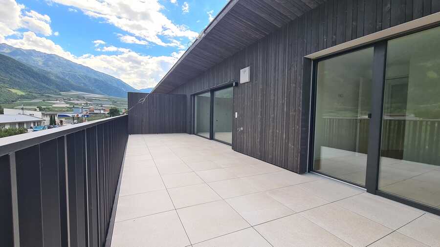 Dachgeschosswohnung mit großer Terrasse und unverbaubarer Aussicht 3