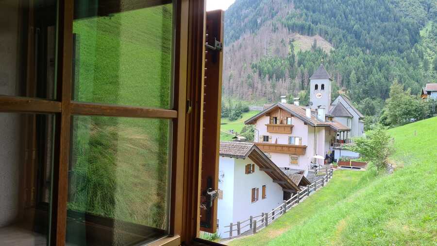 Wunderschönes Wohnhaus in Gomagoi mit idyllischer Aussicht und Hangla