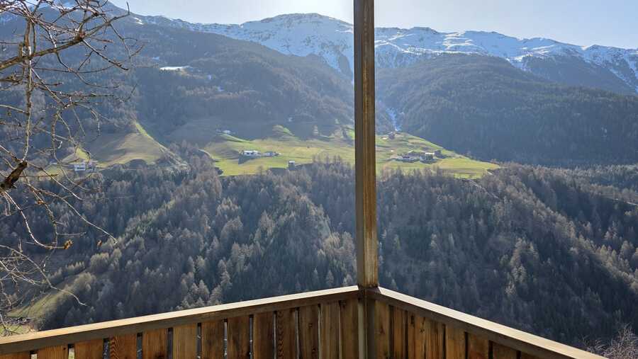 Helle Wohnung mit Terrasse & Garten mit wunderschöner Aussicht in Mat 2
