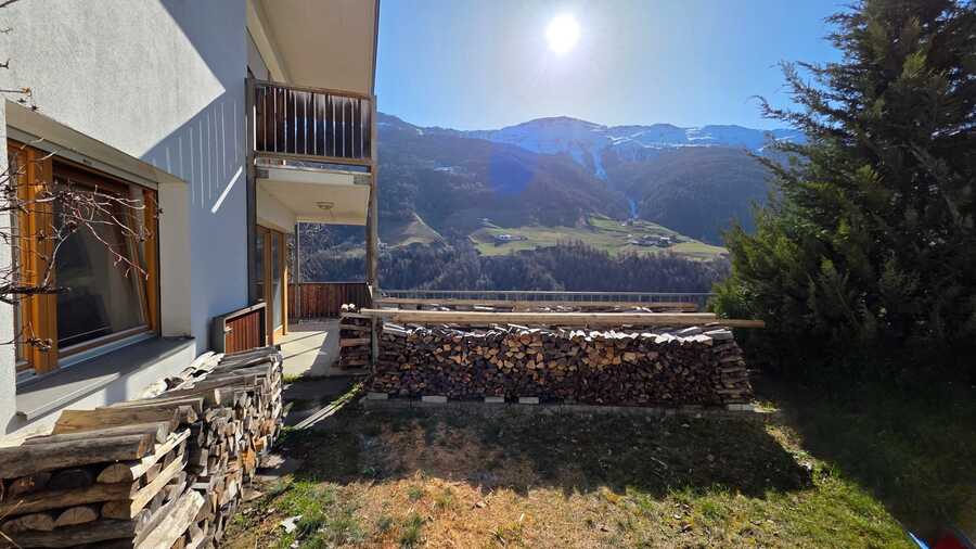 Helle Wohnung mit Terrasse & Garten mit wunderschöner Aussicht in Mat 3