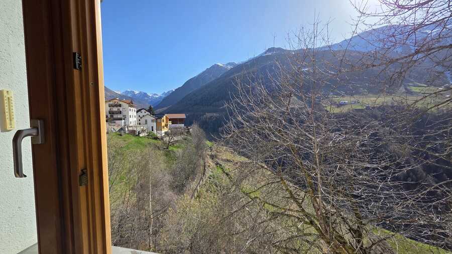 Helle Wohnung mit Terrasse & Garten mit wunderschöner Aussicht in Mat 6