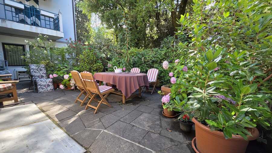 Zweizimmerwohnung mit traumhafter Terrasse – Verkauf des nackten Eig 2
