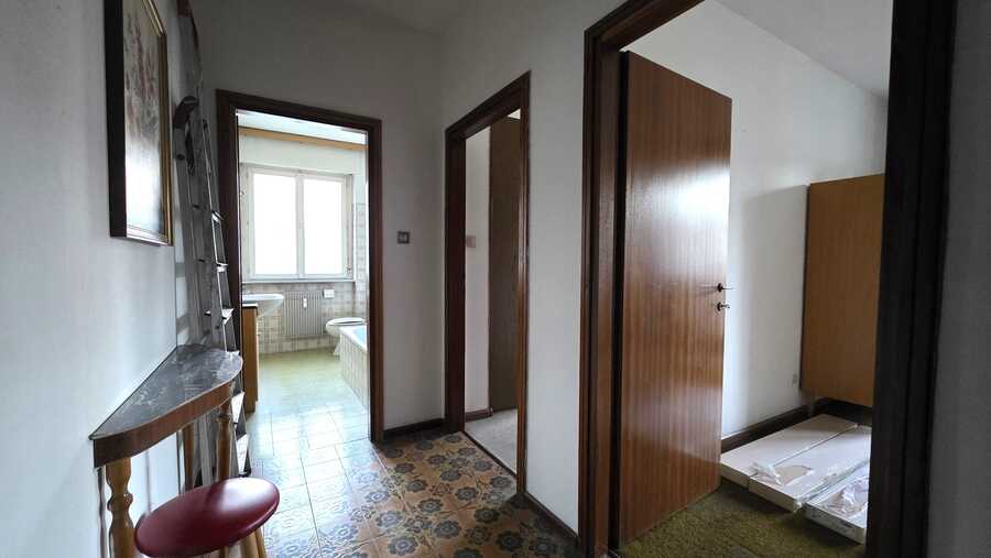 Preiswerte 4-Zimmerwohnung mit sehr interessantem Potential - Südbalk 8