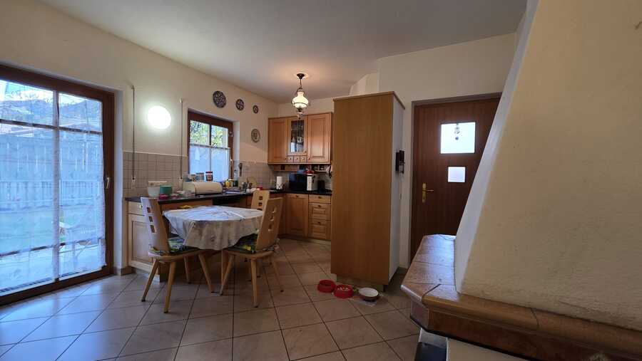 Sehr interessante 3-Zimmerwohnung mit großem Dachraum und Keller 3