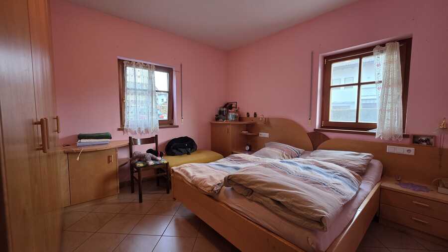 Sehr interessante 3-Zimmerwohnung mit großem Dachraum und Keller 6