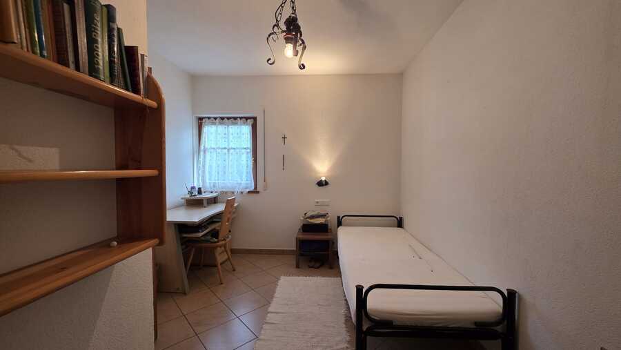 Sehr interessante 3-Zimmerwohnung mit großem Dachraum und Keller 7