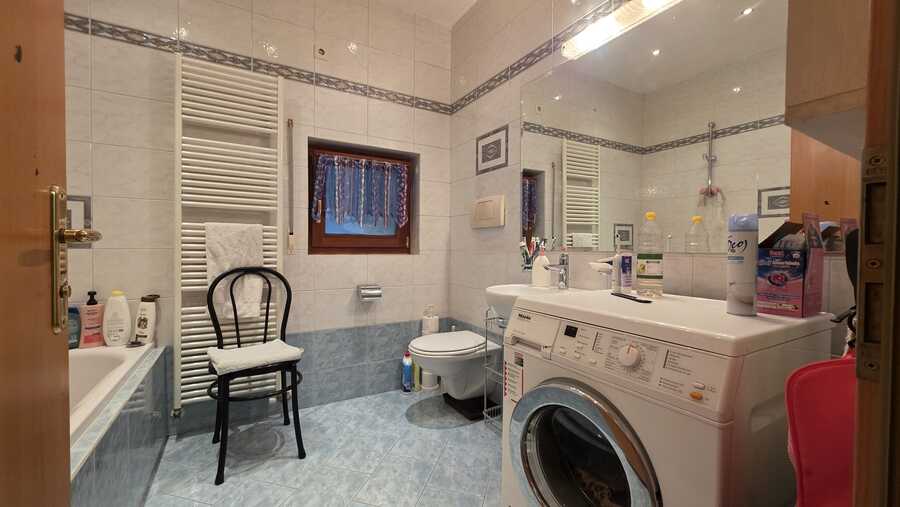 Sehr interessante 3-Zimmerwohnung mit großem Dachraum und Keller 8