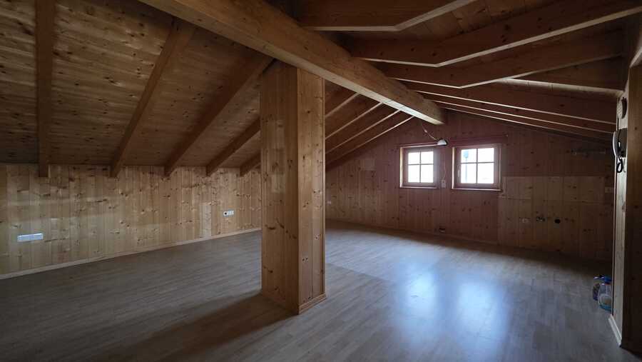 Sehr interessante 3-Zimmerwohnung mit großem Dachraum und Keller 10